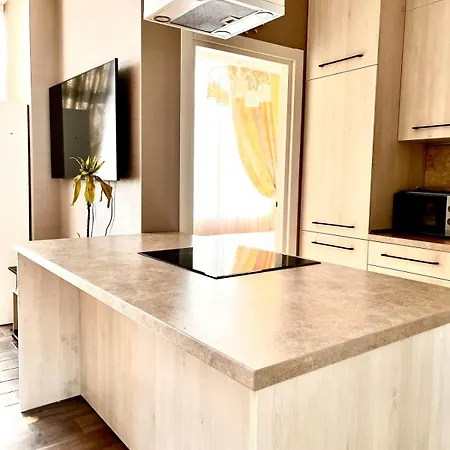 1-room In Kamanino Arkadia Apartmán